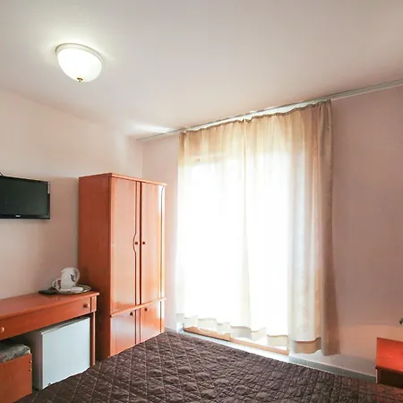 Отель Family Kosko 3*